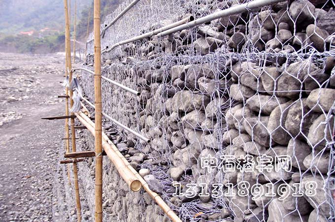 護(hù)堤格賓石籠